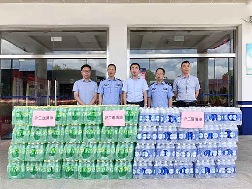 上eat365正版慰问青浦区水上治安派出所民警！